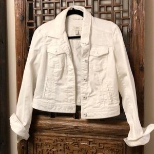 Crop denim white jacket.